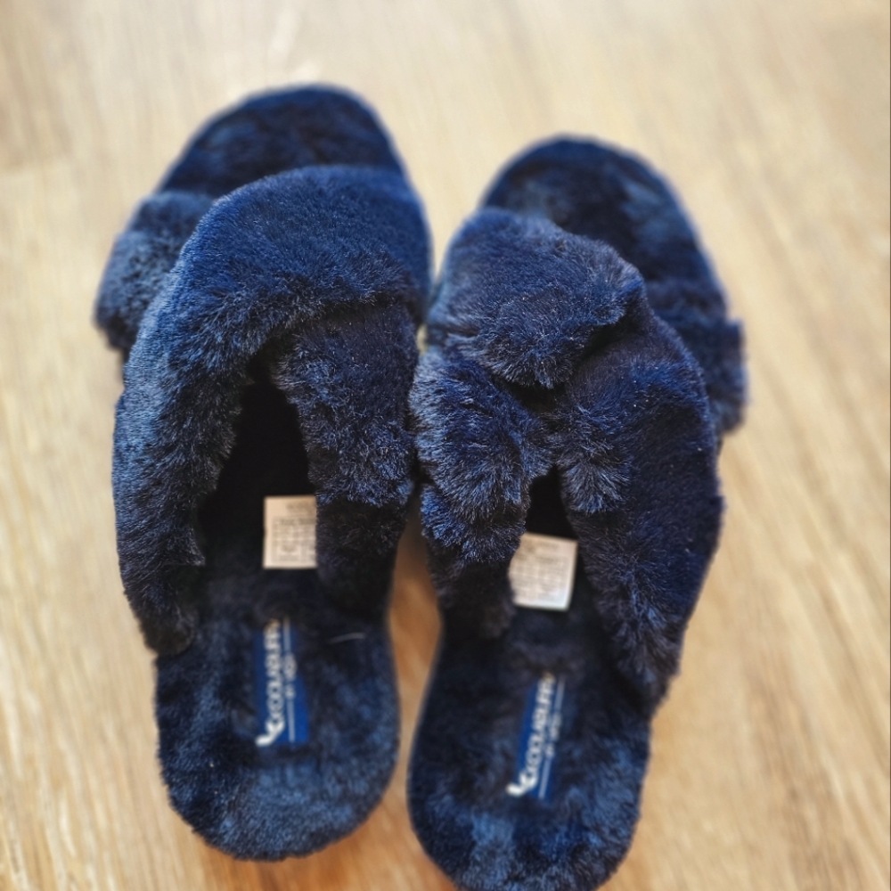 Ugg Koolaburra slip ons size 8 navy blue